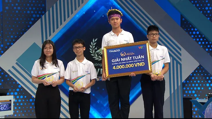 Nam sinh Hà Nội khiến trường quay Đường lên đỉnh Olympia phấn khích vì nhảy cực dẻo - Ảnh 2. Nam sinh Hà Nội khiến trường quay Đường lên đỉnh Olympia phấn khích vì nhảy cực dẻo - Ảnh 2.