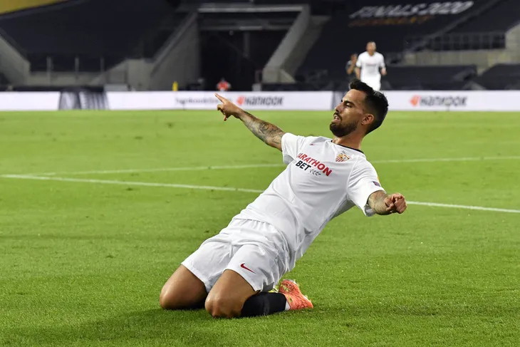 Thua ngược Sevilla, Man Utd lập kỷ lục buồn và trắng tay mùa thứ 3 liên tiếp - Ảnh 4. Thua ngược Sevilla, Man Utd lập kỷ lục buồn và trắng tay mùa thứ 3 liên tiếp - Ảnh 4.