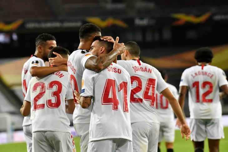 Thua ngược Sevilla, Man Utd lập kỷ lục buồn và trắng tay mùa thứ 3 liên tiếp - Ảnh 6. Thua ngược Sevilla, Man Utd lập kỷ lục buồn và trắng tay mùa thứ 3 liên tiếp - Ảnh 6.