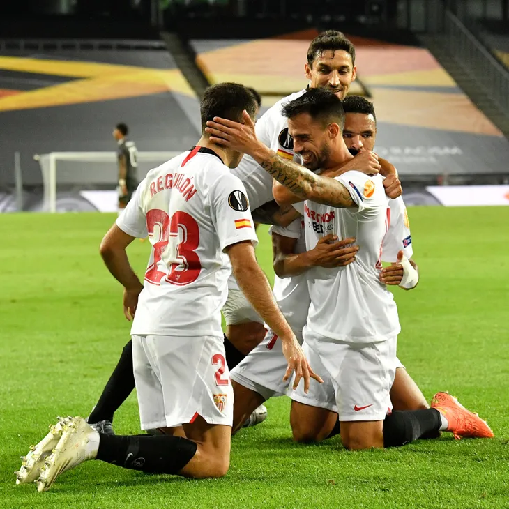 Thua ngược Sevilla, Man Utd lập kỷ lục buồn và trắng tay mùa thứ 3 liên tiếp - Ảnh 5. Thua ngược Sevilla, Man Utd lập kỷ lục buồn và trắng tay mùa thứ 3 liên tiếp - Ảnh 5.