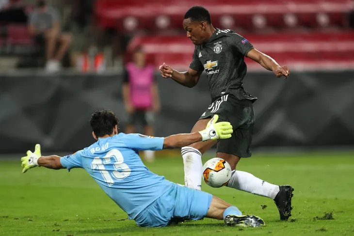 Thua ngược Sevilla, Man Utd lập kỷ lục buồn và trắng tay mùa thứ 3 liên tiếp - Ảnh 7. Thua ngược Sevilla, Man Utd lập kỷ lục buồn và trắng tay mùa thứ 3 liên tiếp - Ảnh 7.