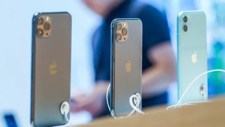 Ông Trump không quan tâm việc iPhone gặp họa ở Trung Quốc vì lệnh cấm WeChat - Ảnh 2. Ông Trump không quan tâm việc iPhone gặp họa ở Trung Quốc vì lệnh cấm WeChat - Ảnh 2.