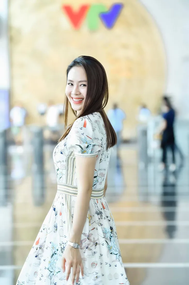Hồng Diễm: Nguồn cảm hứng tuyệt vời cho những cô nàng công sở - Ảnh 2. Hồng Diễm: Nguồn cảm hứng tuyệt vời cho những cô nàng công sở - Ảnh 2.