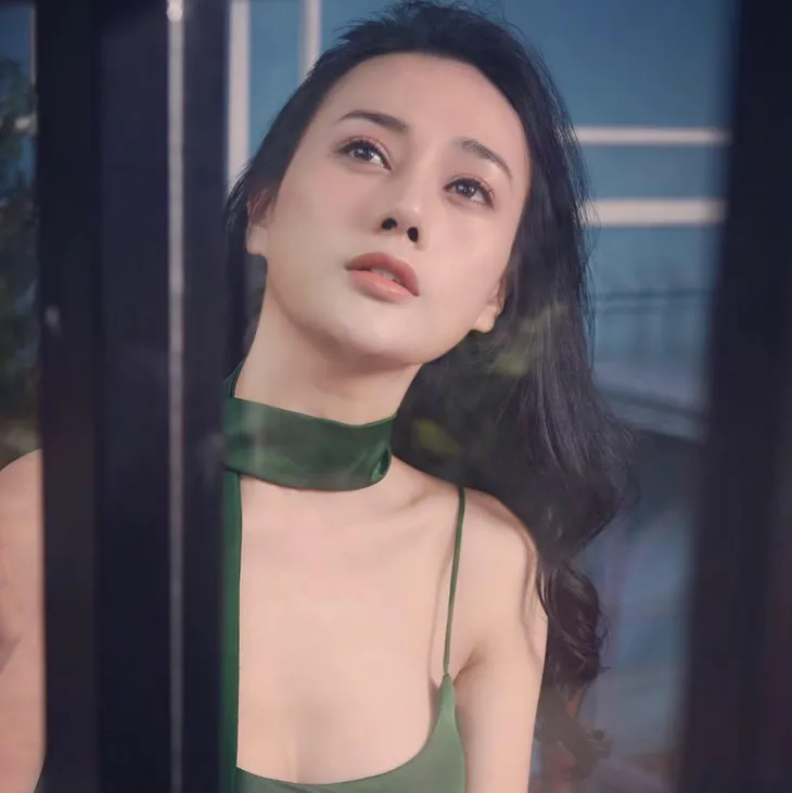Cùng ngắm những kiểu tóc đẹp hút hồn của diễn viên Phương Oanh - Ảnh 2. Cùng ngắm những kiểu tóc đẹp hút hồn của diễn viên Phương Oanh - Ảnh 2.