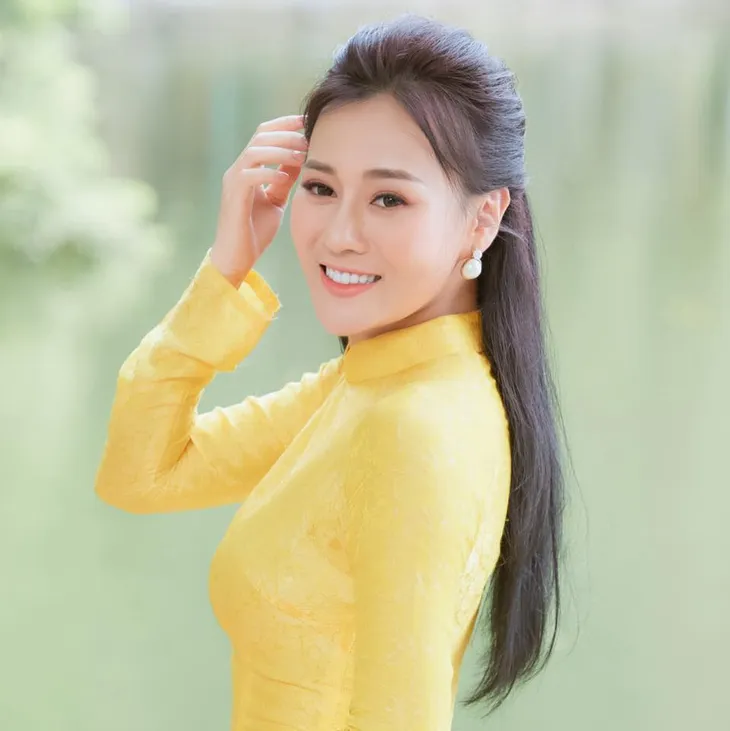 Cùng ngắm những kiểu tóc đẹp hút hồn của diễn viên Phương Oanh - Ảnh 5. Cùng ngắm những kiểu tóc đẹp hút hồn của diễn viên Phương Oanh - Ảnh 5.