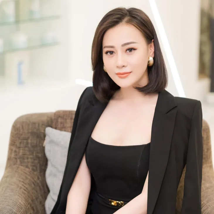 Cùng ngắm những kiểu tóc đẹp hút hồn của diễn viên Phương Oanh - Ảnh 10. Cùng ngắm những kiểu tóc đẹp hút hồn của diễn viên Phương Oanh - Ảnh 10.