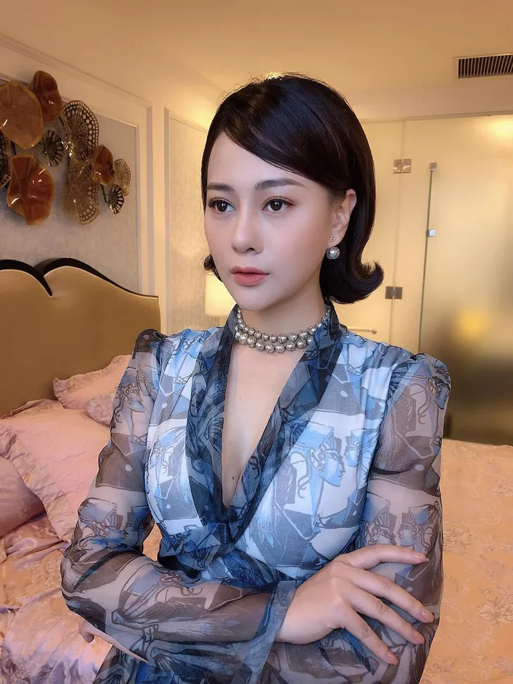 Cùng ngắm những kiểu tóc đẹp hút hồn của diễn viên Phương Oanh - Ảnh 7. Cùng ngắm những kiểu tóc đẹp hút hồn của diễn viên Phương Oanh - Ảnh 7.