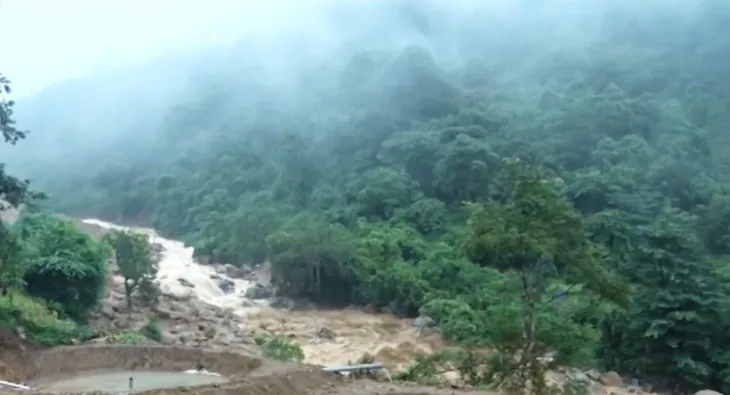 Mưa lũ diện rộng gây thiệt hại lớn cho nhiều địa phương - Ảnh 1. Mưa lũ diện rộng gây thiệt hại lớn cho nhiều địa phương - Ảnh 1.