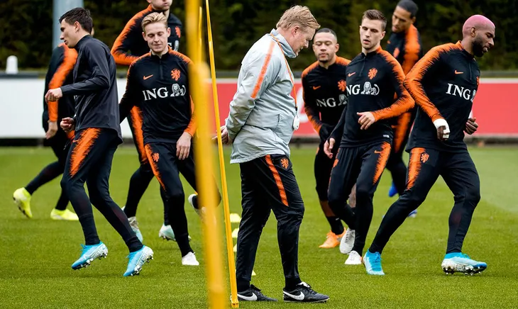 Ronald Koeman được bổ nhiệm làm tân HLV trưởng Barcelona - Ảnh 1. Ronald Koeman được bổ nhiệm làm tân HLV trưởng Barcelona - Ảnh 1.