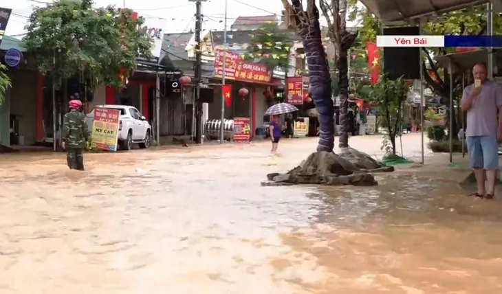 Mưa lũ diện rộng gây thiệt hại lớn cho nhiều địa phương - Ảnh 3. Mưa lũ diện rộng gây thiệt hại lớn cho nhiều địa phương - Ảnh 3.