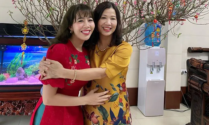 Rơi nước mắt với lời tâm sự của BTV Diệp Chi khi mẹ đột ngột qua đời - Ảnh 2. Rơi nước mắt với lời tâm sự của BTV Diệp Chi khi mẹ đột ngột qua đời - Ảnh 2.