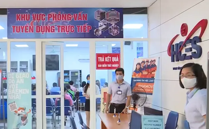 Lao động mùa dịch - Chuyện ở trung tâm dịch vụ việc làm - Ảnh 1. Lao động mùa dịch - Chuyện ở trung tâm dịch vụ việc làm - Ảnh 1.