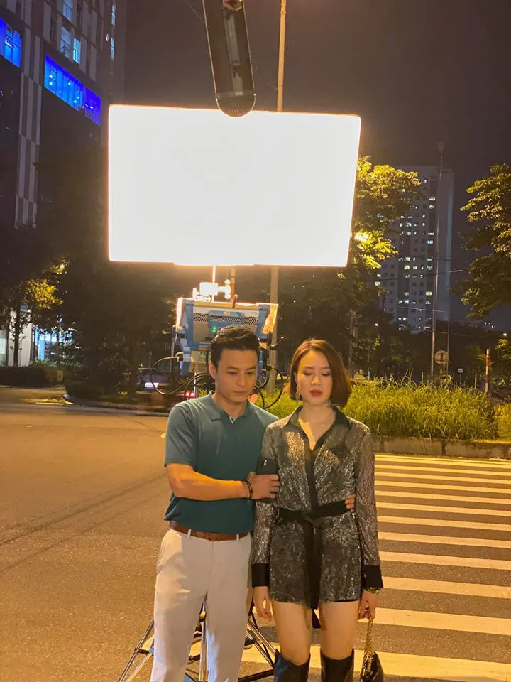 Chờ đợi mãi, cuối cùng Hồng Diễm và Hồng Đăng đã lộ ảnh bên nhau trong phim mới - Ảnh 2. Chờ đợi mãi, cuối cùng Hồng Diễm và Hồng Đăng đã lộ ảnh bên nhau trong phim mới - Ảnh 2.