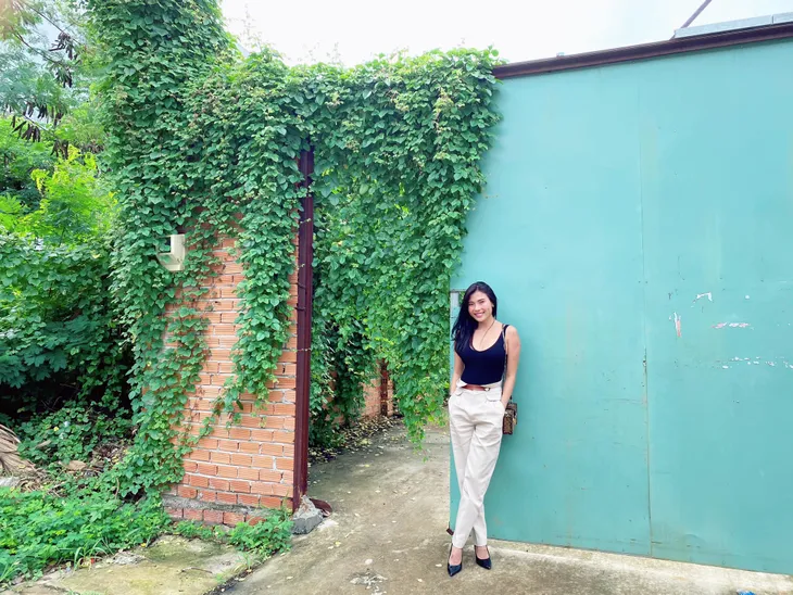 Không còn dáng vẻ đen đúa và quê mùa trong Cát đỏ, Thúy Diễm ngoài đời cực sành điệu - Ảnh 9. Không còn dáng vẻ đen đúa và quê mùa trong Cát đỏ, Thúy Diễm ngoài đời cực sành điệu - Ảnh 9.
