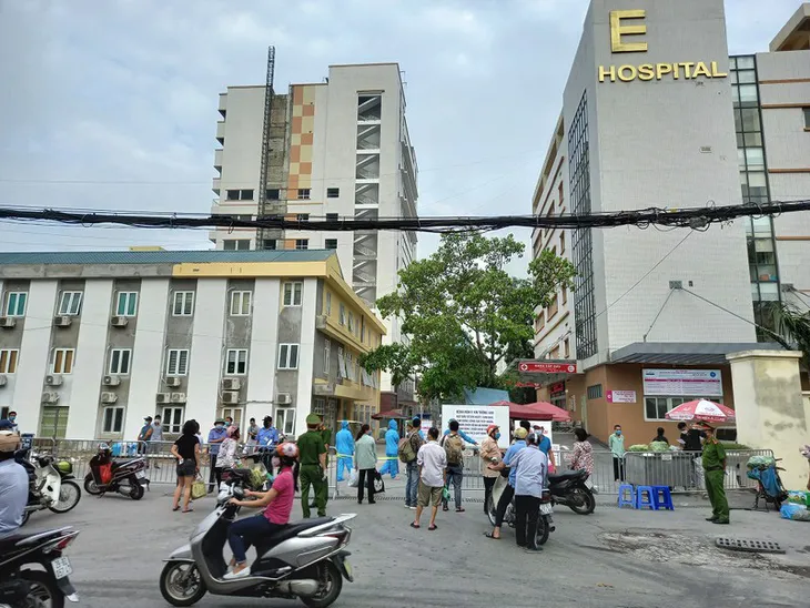 Ghi nhận 1 ca mắc COVID-19, Bệnh viện E cách ly ngay những khu bệnh nhân nặng - Ảnh 1. Ghi nhận 1 ca mắc COVID-19, Bệnh viện E cách ly ngay những khu bệnh nhân nặng - Ảnh 1.