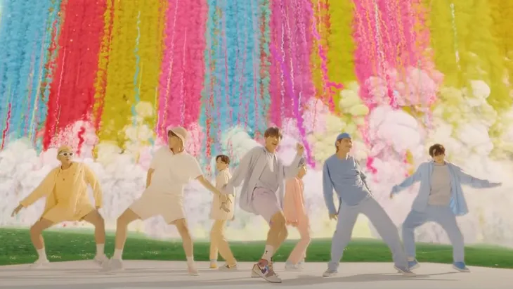 Vừa ra mắt, MV mới của BTS phá đậm kỉ lục của BLACKPINK - Ảnh 2. Vừa ra mắt, MV mới của BTS phá đậm kỉ lục của BLACKPINK - Ảnh 2.
