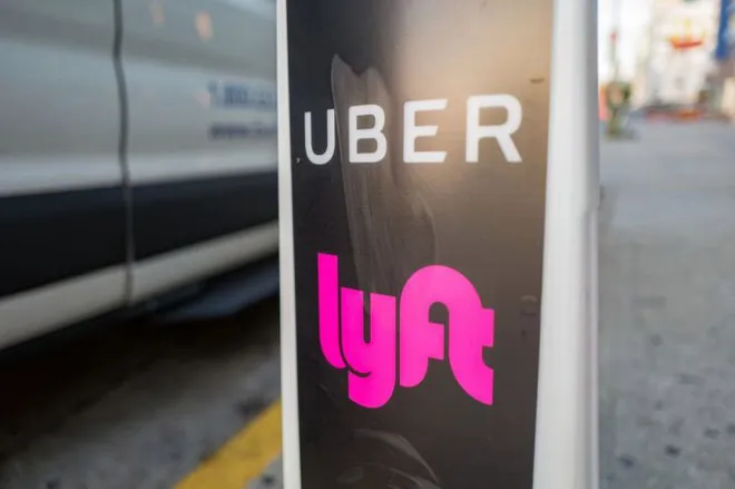 Mỹ hoãn phán quyết coi tài xế taxi công nghệ là nhân viên chính thức - Ảnh 1. Mỹ hoãn phán quyết coi tài xế taxi công nghệ là nhân viên chính thức - Ảnh 1.
