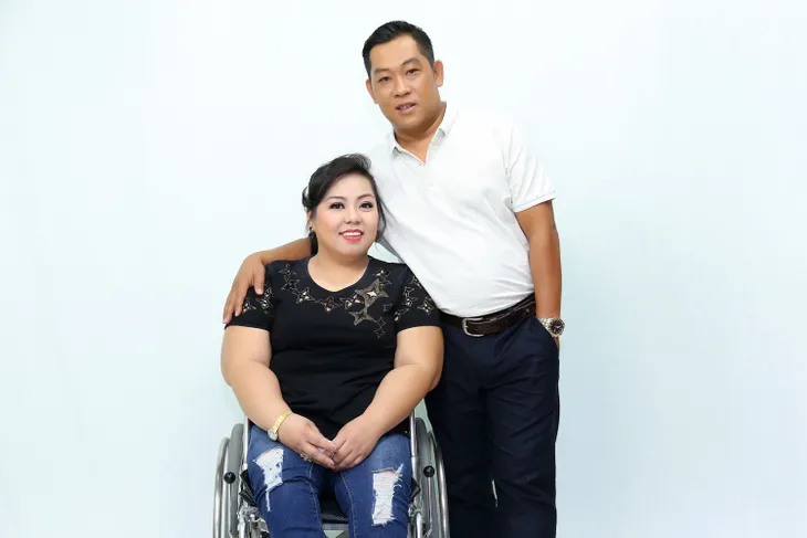 Bí kíp chinh phục mẹ chồng của cô gái khuyết tật cưới anh chồng soái ca - Ảnh 1. Bí kíp chinh phục mẹ chồng của cô gái khuyết tật cưới anh chồng soái ca - Ảnh 1.
