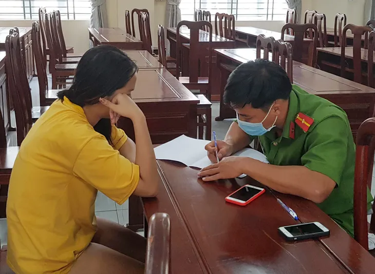 Phá đường dây môi giới mại dâm qua Zalo giá 5 triệu đồng/đêm - Ảnh 1. Phá đường dây môi giới mại dâm qua Zalo giá 5 triệu đồng/đêm - Ảnh 1.