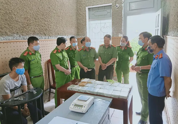 Phá 2 chuyên án, bắt 2 đối tượng mua bán hơn 43kg ma túy - Ảnh 1. Phá 2 chuyên án, bắt 2 đối tượng mua bán hơn 43kg ma túy - Ảnh 1.
