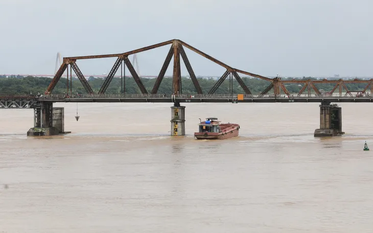 Mực nước sông Hồng lên nhanh, nguy cơ ngập lụt vùng trũng và bãi bồi - Ảnh 6. Mực nước sông Hồng lên nhanh, nguy cơ ngập lụt vùng trũng và bãi bồi - Ảnh 6.