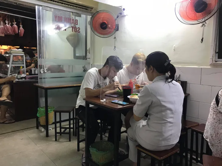 Hà Nội hoàn thành xét nghiệm COVID-19 cho hơn 73.000 người về từ Đà Nẵng - Ảnh 1. Hà Nội hoàn thành xét nghiệm COVID-19 cho hơn 73.000 người về từ Đà Nẵng - Ảnh 1.