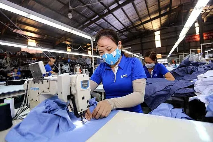 Dệt may thực sự “ngấm đòn” COVID-19 - Ảnh 1. Dệt may thực sự “ngấm đòn” COVID-19 - Ảnh 1.