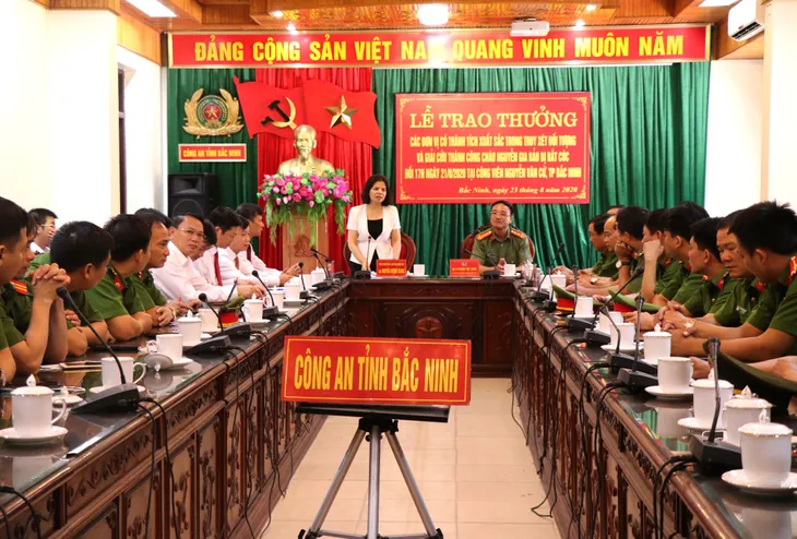 Khen thưởng đơn vị điều tra, giải cứu thành công cháu bé 2 tuổi bị bắt cóc ở Bắc Ninh - Ảnh 1. Khen thưởng đơn vị điều tra, giải cứu thành công cháu bé 2 tuổi bị bắt cóc ở Bắc Ninh - Ảnh 1.
