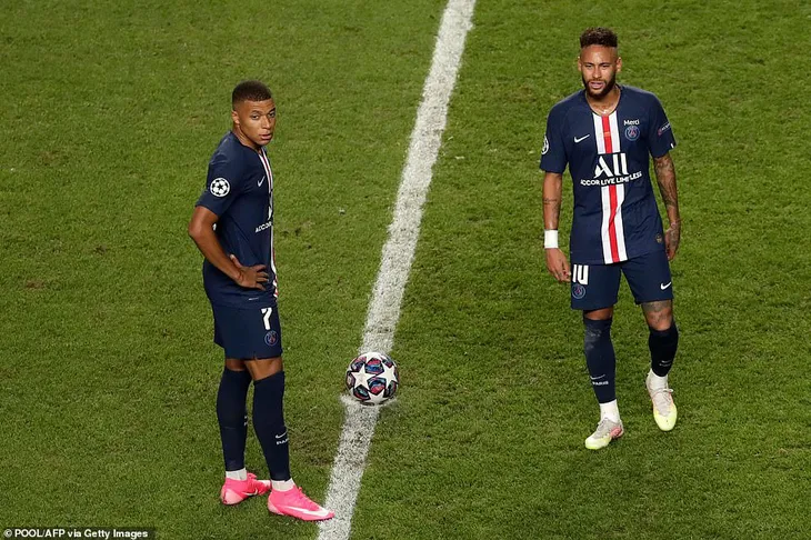 Neymar khóc nức nở khi PSG để tuột chức vô địch Champions League - Ảnh 1. Neymar khóc nức nở khi PSG để tuột chức vô địch Champions League - Ảnh 1.