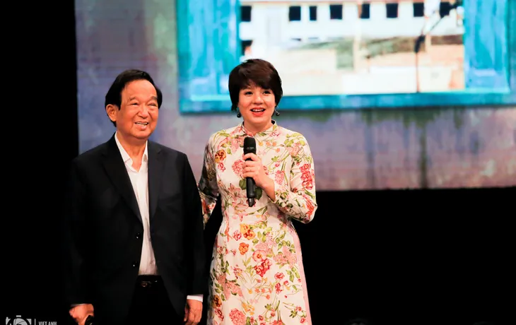GS.Nguyễn Lân Dũng kể chuyện cười ra nước mắt khi làm Giáo sư biết tuốt trên truyền hình - Ảnh 2. GS.Nguyễn Lân Dũng kể chuyện cười ra nước mắt khi làm Giáo sư biết tuốt trên truyền hình - Ảnh 2.