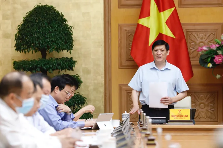 Bộ Y tế sẽ có “Sổ tay” chống dịch COVID-19 giai đoạn mới - Ảnh 1. Bộ Y tế sẽ có “Sổ tay” chống dịch COVID-19 giai đoạn mới - Ảnh 1.