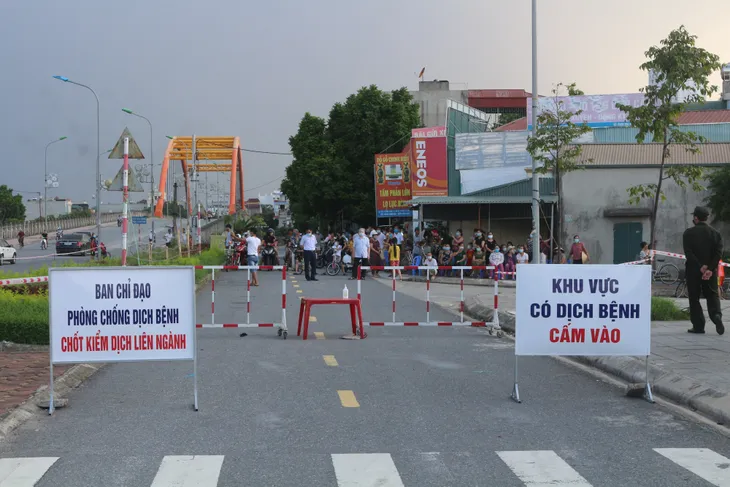 Dỡ bỏ cách ly y tế cụm dân cư có bệnh nhân mắc COVID-19 tại Hà Nam - Ảnh 2. Dỡ bỏ cách ly y tế cụm dân cư có bệnh nhân mắc COVID-19 tại Hà Nam - Ảnh 2.