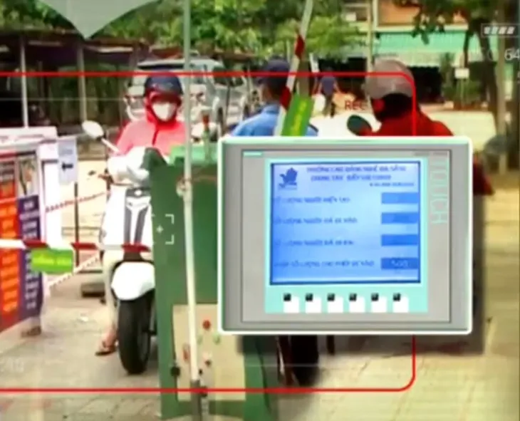 Kiểm soát người ra vào chợ bằng công nghệ - Ảnh 1. Kiểm soát người ra vào chợ bằng công nghệ - Ảnh 1.