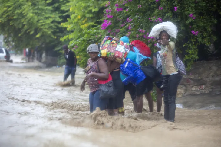 Bão Laura càn quét Haiti, Dominica và Puerto Rico khiến hàng chục người thiệt mạng - Ảnh 3. Bão Laura càn quét Haiti, Dominica và Puerto Rico khiến hàng chục người thiệt mạng - Ảnh 3.