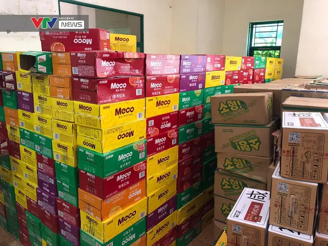 Chặn đứng vụ vận chuyển hơn 10 tấn bánh kẹo, trà sữa phục vụ Trung thu - Ảnh 8. Chặn đứng vụ vận chuyển hơn 10 tấn bánh kẹo, trà sữa phục vụ Trung thu - Ảnh 8.