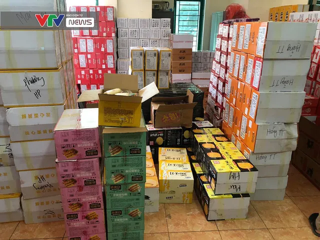 Chặn đứng vụ vận chuyển hơn 10 tấn bánh kẹo, trà sữa phục vụ Trung thu - Ảnh 2. Chặn đứng vụ vận chuyển hơn 10 tấn bánh kẹo, trà sữa phục vụ Trung thu - Ảnh 2.