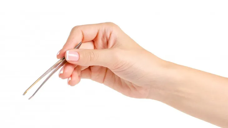Những sai lầm khi chăm sóc lông mày khiến bạn trông già hơn tuổi - Ảnh 1. Những sai lầm khi chăm sóc lông mày khiến bạn trông già hơn tuổi - Ảnh 1.