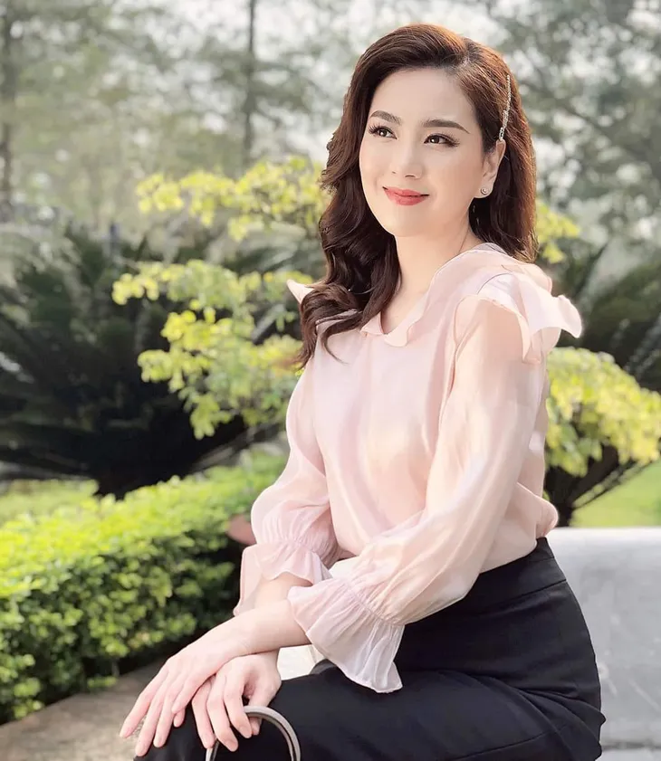 Thời trang sau cánh sóng của dàn nữ MC, BTV xinh đẹp VTV - Ảnh 4. Thời trang sau cánh sóng của dàn nữ MC, BTV xinh đẹp VTV - Ảnh 4.