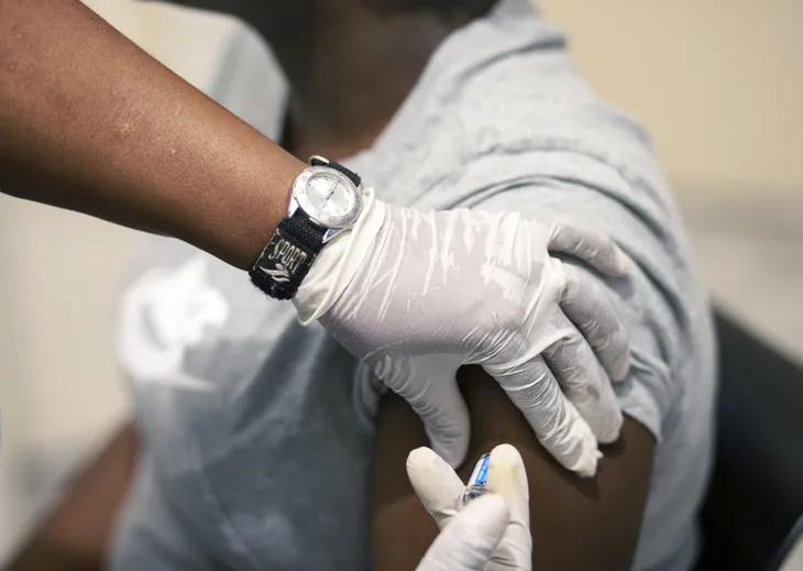 EU đặt mục tiêu tiêm vaccine COVID-19 cho ít nhất 40% dân số - Ảnh 1. EU đặt mục tiêu tiêm vaccine COVID-19 cho ít nhất 40% dân số - Ảnh 1.