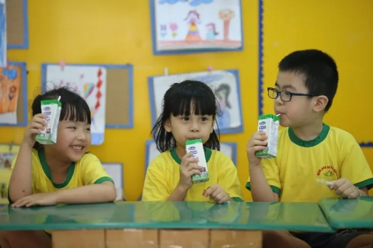 Đảm bảo việc uống sữa học đường đầy đủ cho học sinh khi tựu trường - Ảnh 4.