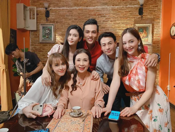 Loạt phim truyền hình mới hứa hẹn là bom tấn của VFC - Ảnh 1. Loạt phim truyền hình mới hứa hẹn là bom tấn của VFC - Ảnh 1.