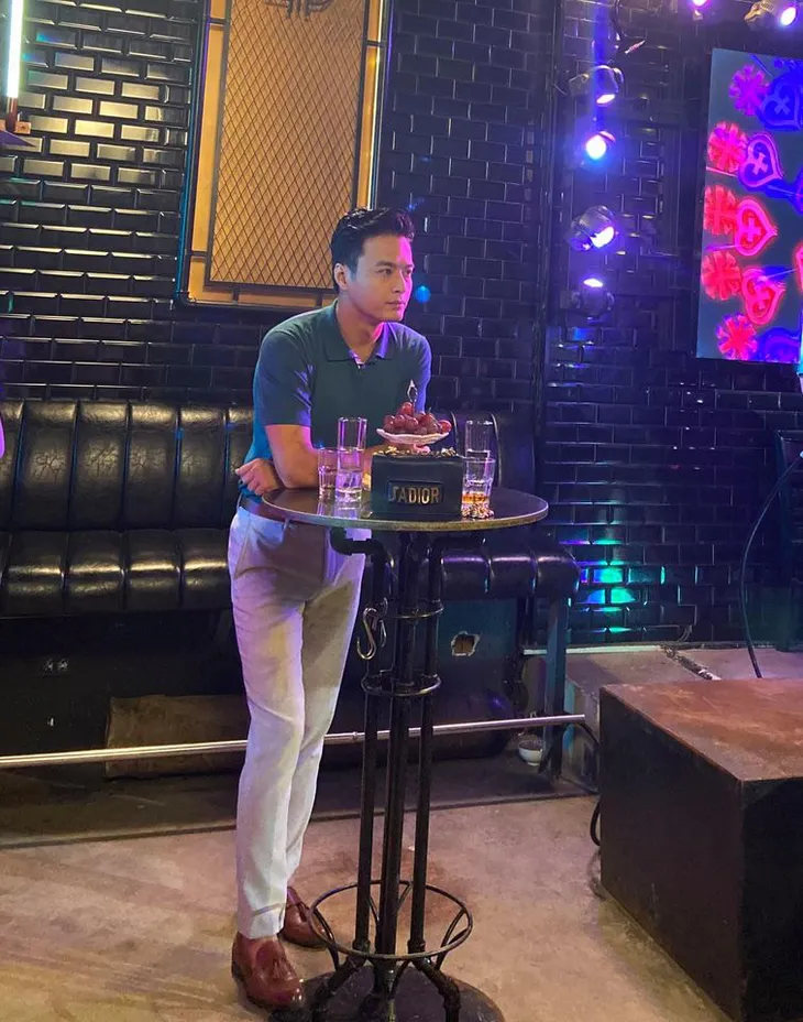 Hồng Diễm gợi cảm chết người khiến Hồng Đăng đắm đuối nhìn - Ảnh 2. Hồng Diễm gợi cảm chết người khiến Hồng Đăng đắm đuối nhìn - Ảnh 2.