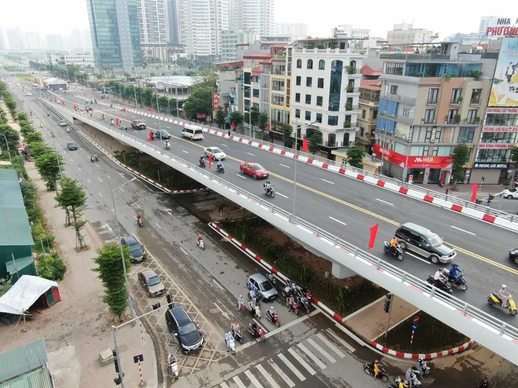 Khánh thành cầu vượt nút giao Hoàng Quốc Việt - Nguyễn Văn Huyên - Ảnh 5. Khánh thành cầu vượt nút giao Hoàng Quốc Việt - Nguyễn Văn Huyên - Ảnh 5.