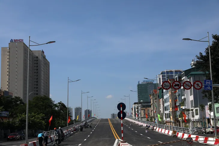 Cận cảnh cầu vượt 560 tỷ đồng của Thủ đô trước giờ thông xe - Ảnh 11. Cận cảnh cầu vượt 560 tỷ đồng của Thủ đô trước giờ thông xe - Ảnh 11.