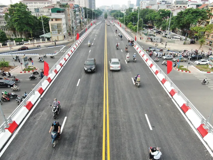 Khánh thành cầu vượt nút giao Hoàng Quốc Việt - Nguyễn Văn Huyên - Ảnh 4. Khánh thành cầu vượt nút giao Hoàng Quốc Việt - Nguyễn Văn Huyên - Ảnh 4.