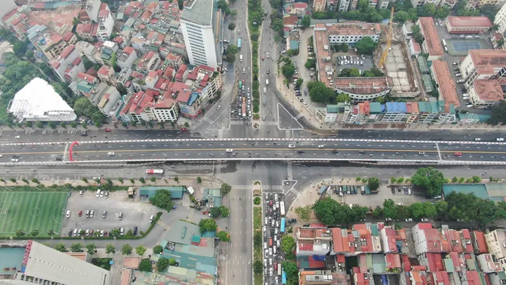 Khánh thành cầu vượt nút giao Hoàng Quốc Việt - Nguyễn Văn Huyên - Ảnh 8. Khánh thành cầu vượt nút giao Hoàng Quốc Việt - Nguyễn Văn Huyên - Ảnh 8.