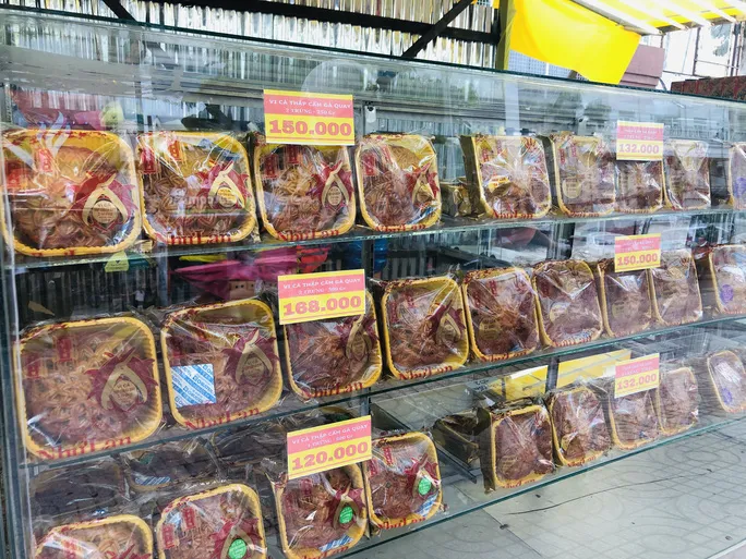 Bánh trung thu “nóng, lạnh” khó lường - Ảnh 3. Bánh trung thu “nóng, lạnh” khó lường - Ảnh 3.