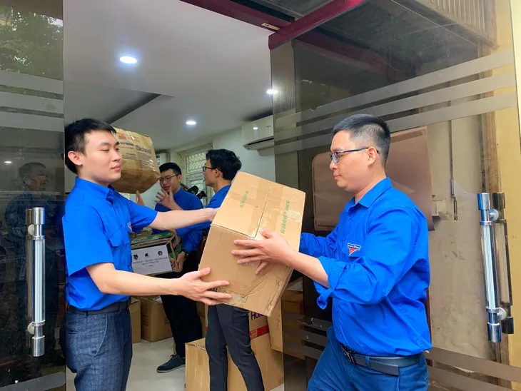 Tuổi trẻ Hà Nội hỗ trợ trang thiết bị y tế cho Đà Nẵng - Ảnh 2. Tuổi trẻ Hà Nội hỗ trợ trang thiết bị y tế cho Đà Nẵng - Ảnh 2.