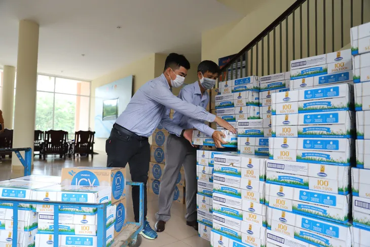 Vinamilk đồng hành cùng “khúc ruột miền trung” chống dịch COVID-19 - Ảnh 2. Vinamilk đồng hành cùng “khúc ruột miền trung” chống dịch COVID-19 - Ảnh 2.