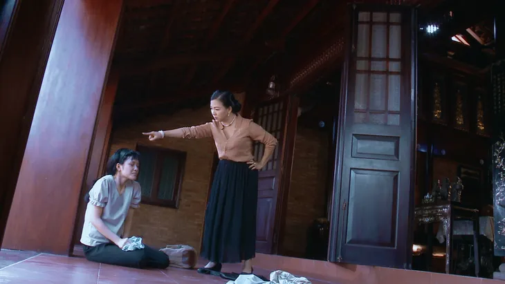 Yêu trong đau thương - Tập 1,2: Hé lộ những mối tình éo le, nảy sinh hận thù - Ảnh 9. Yêu trong đau thương - Tập 1,2: Hé lộ những mối tình éo le, nảy sinh hận thù - Ảnh 9.